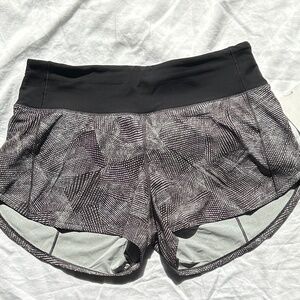 Lululemon Speed Up Shorts size 6 4" inseam NEW